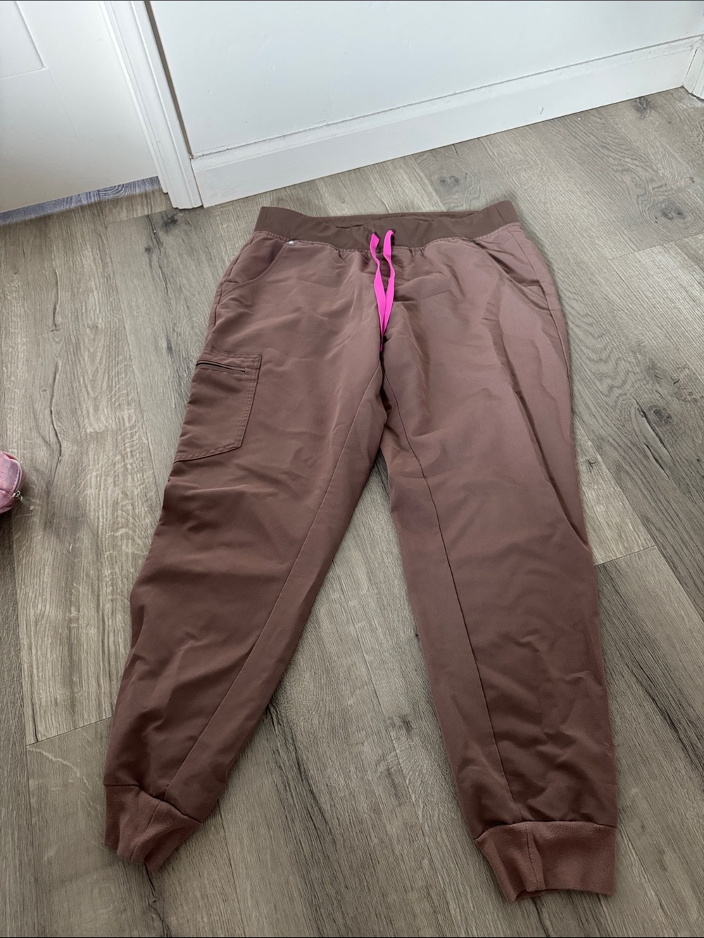 Figs women’s Brown Jogger Pants with Pink Trim - Picture 3 of 4